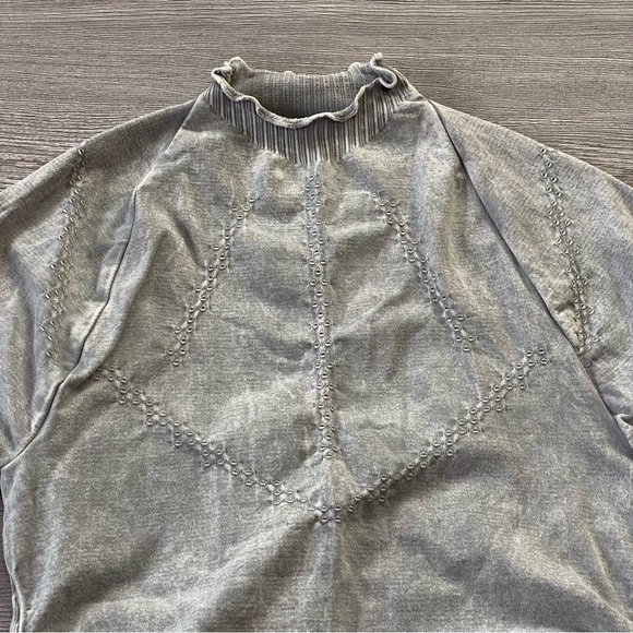 NEW FP Movement Good Karma Hi-Neck Layer Top in Ice Grey Size XS/S - Picture 3 of 16